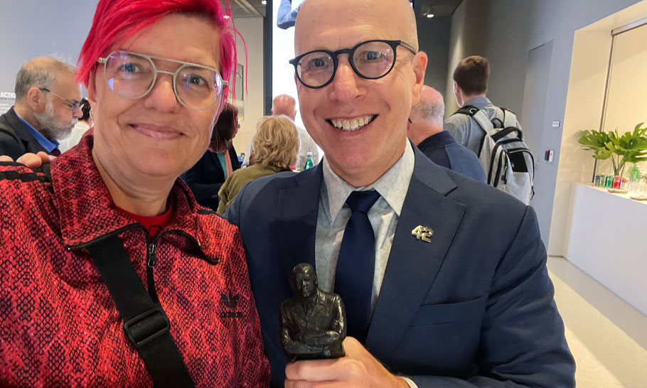 Pulitzer Prize winner Johnathan Eig received a bronze statue at the at the launch of his biography KING, A Life in May 2023