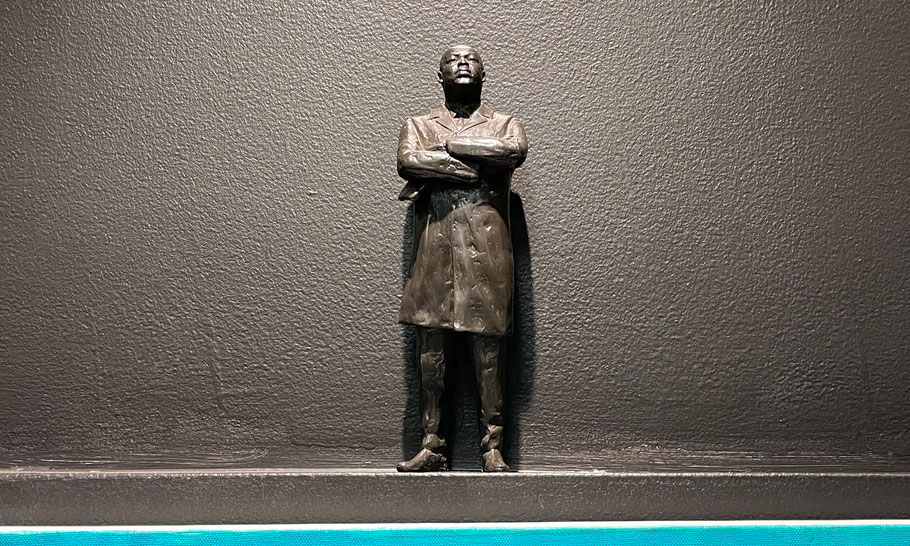 MLK statue bronze 10"