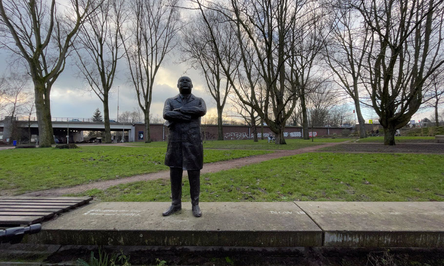 MLK statue during COVID-19 lockdown