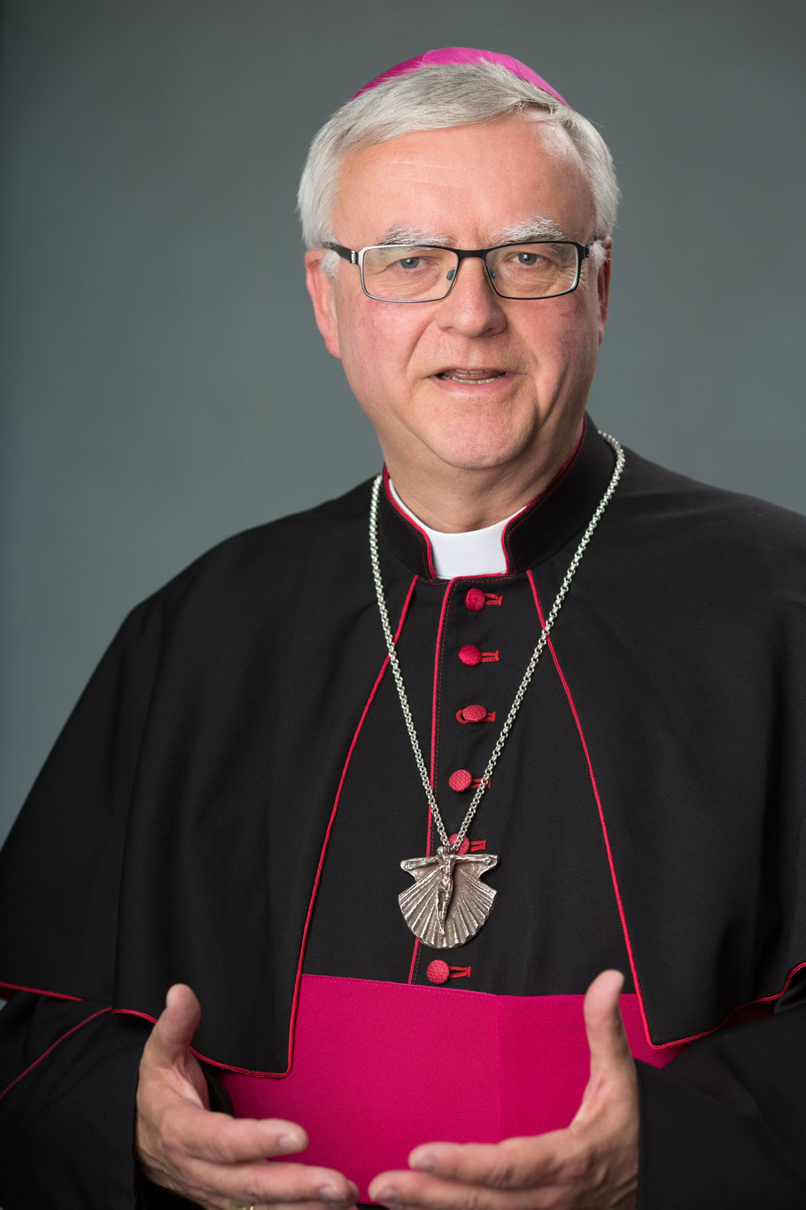 Porträtfoto von Erzbischof Dr. Heiner Koch. Foto: Walter Wetzler