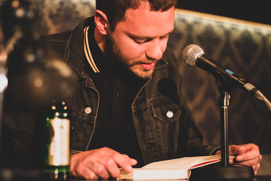 author Philipp Böhm reading his work