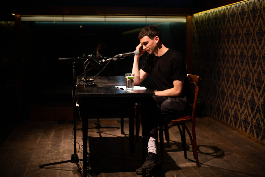 Author Lasse Eskold Nehren  reading his workd