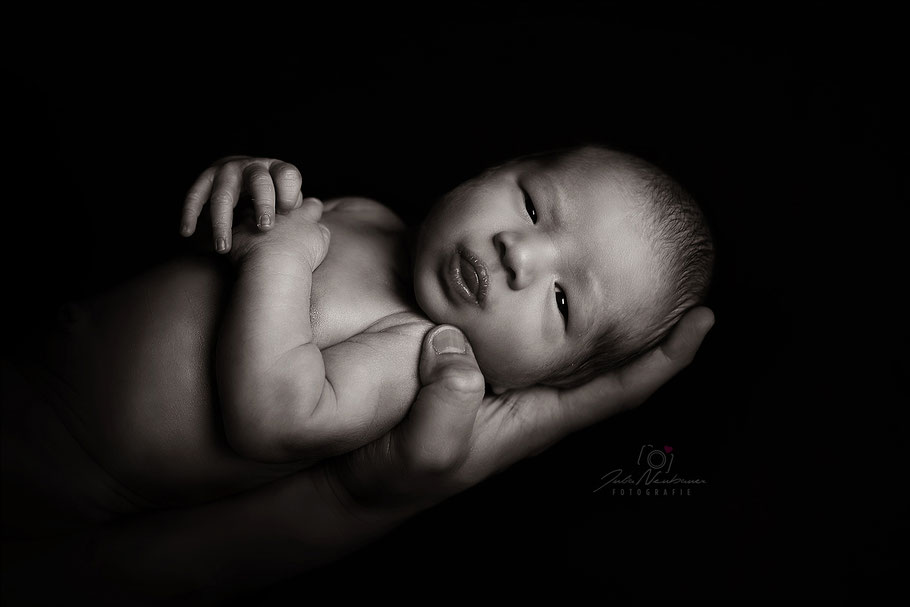 Baby_Portrait_Newborn_Arm_Hand_Julia Neubauer Fotografie