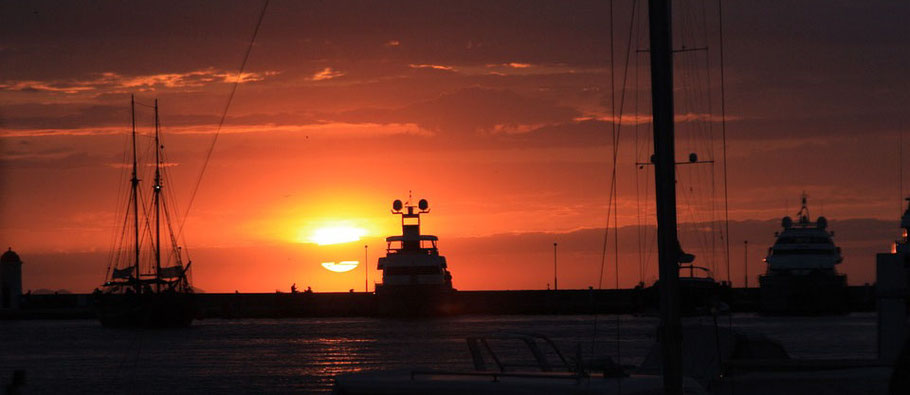 Islandhopping und Yachtcharter in den Kornaten, Alfred Hitchcock sagte, der Sonnenuntergang in Kroatien - Dalmatien sei schöner als in Kalifornien