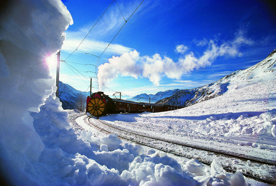 MAG Lifestyle Magazin - Urlaub & Reisen in der Schweiz für Eisenbahnfreunde: erleben Sie eine Dampfschneeschleuderfahrt auf der Bernina Strecke der RhB