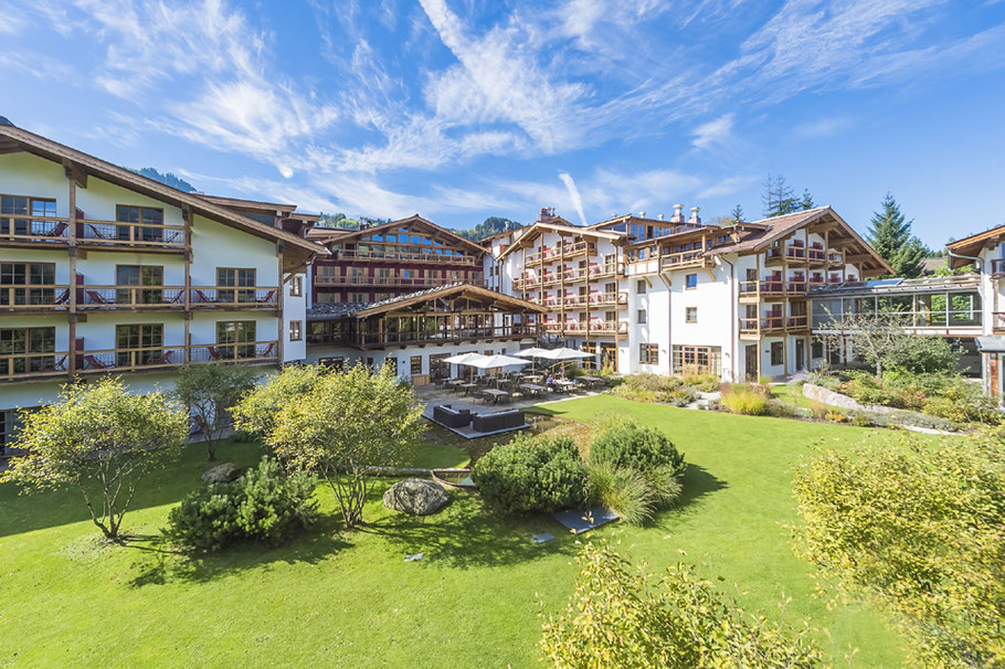 MAG Lifestyle Magazin Urlaub Reisen Österreich Tirol Kitzbühel Hotel Kitzhof Bergsommertage Nacht geschenkt gratis Mountain Design Hotels