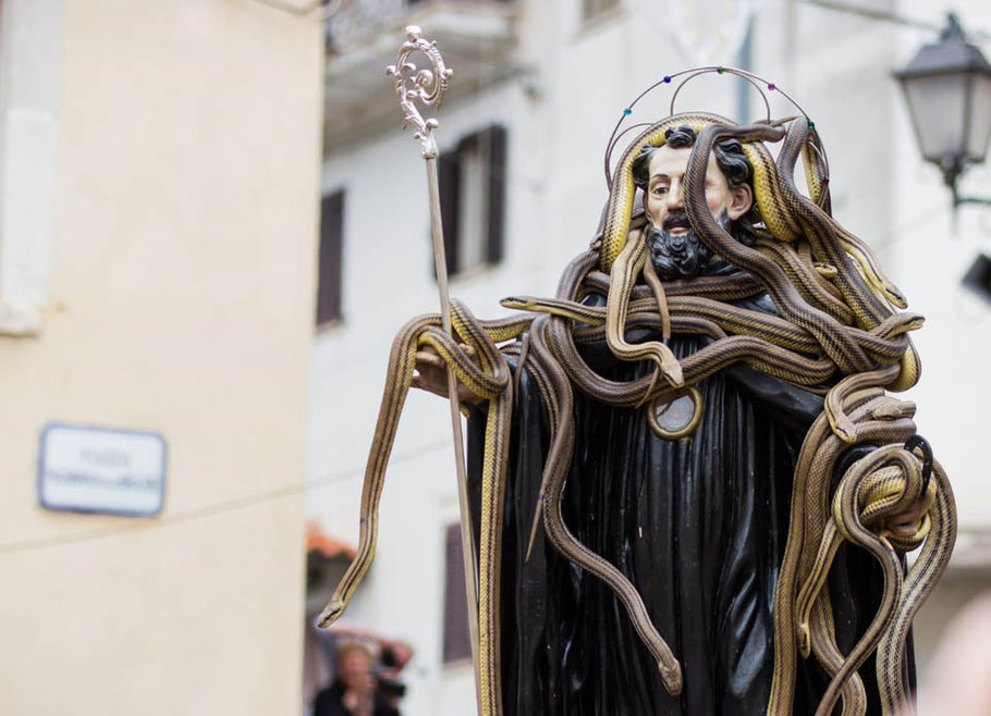 Abruzzen, Italien Urlaub für Weinliebhaber, Abenteuerlustige und das Schlangenfest - MAG Lifestyle Magazin Reisen Urlaub Italien 