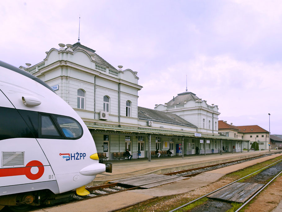 Bahnhof Varazdin HŽPP 7123.001 am 19.11.2024 © MAG Eisenbahnmagazin, Fotograf Michael Alexander Grandits