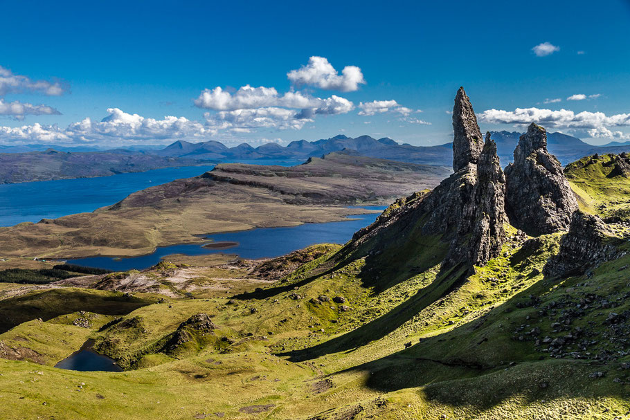 Bild: Ausblick über die Landschaft am Old Man of Storr (Schottland, Skye)