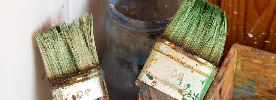 LichtwarkSchule: Firmenpatenschaft. Pinsel/Glas. Foto: Reimar Palte
