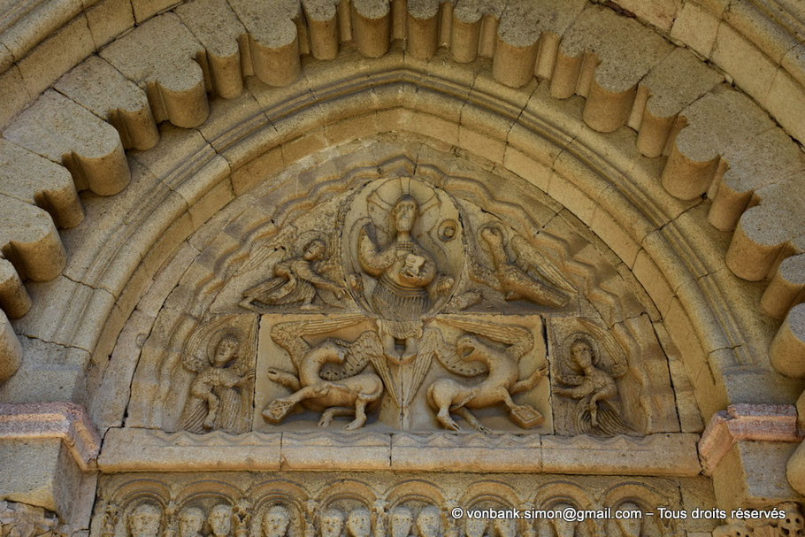 04 - Ganagobie - Monastère Notre-Dame - L'église : Tympan du portail (façade occidentale)
