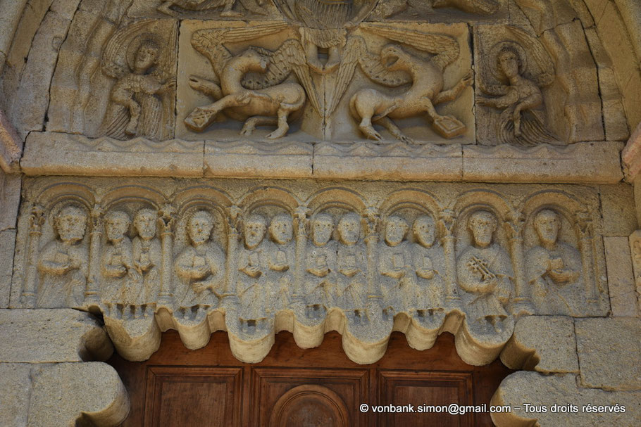 04 - Ganagobie - Monastère Notre-Dame - L'église : Linteau du portail (façade occidentale)