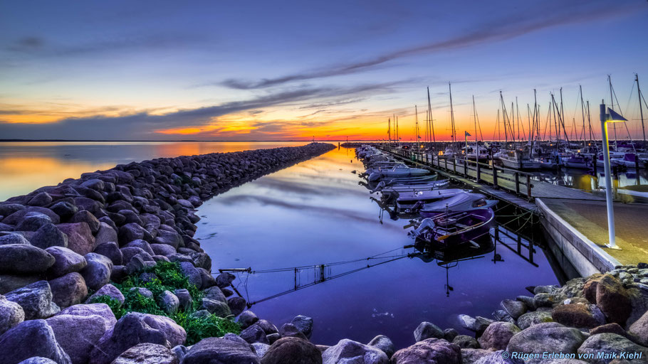 Ein Tag geht zu Ende Sonnenuntergang Glowe Hafen