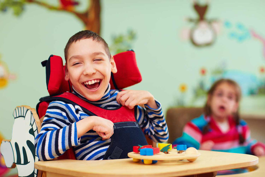 Kinderversorgung, Rollstuhl, Handicap