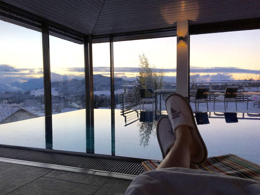 Dem Winter trotzen - das geht am besten am Infinitypool.