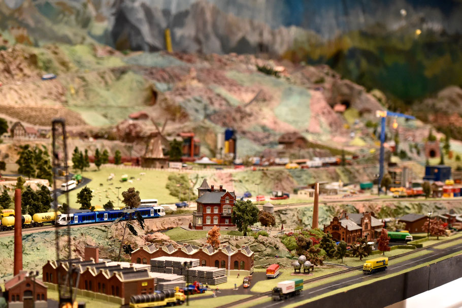Vue immersive de Le monde Miniature à Clécy, parc de miniatures en Normandie pour une visite familiale unique