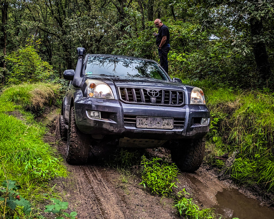 Offroad Solo Caching - Red Rock Adventures
