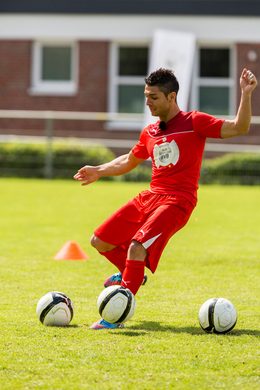 Presseportal Fusball Freestyler Künstler Ballartist Show Saki Ronaldo Double Lookalike Sport BVB