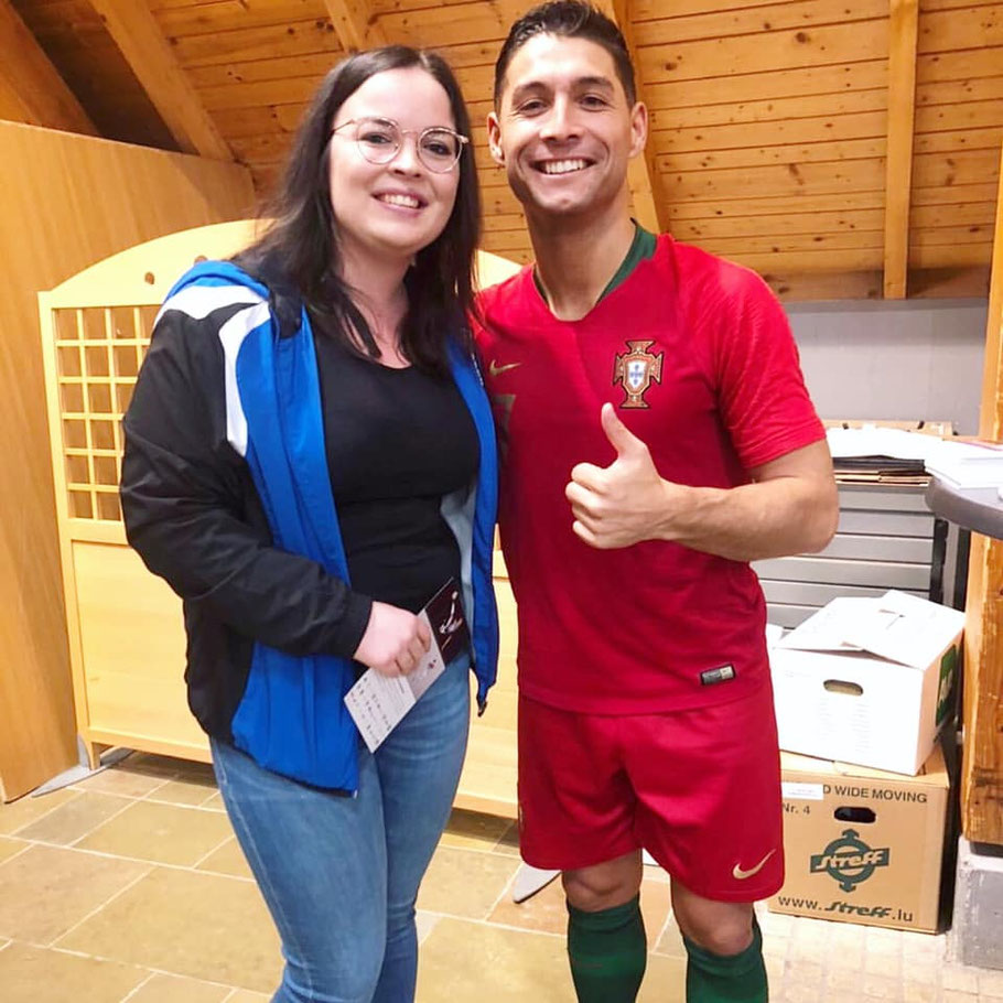 Sportlerehrung Bertrange Saki Showact Luxemburg Fan Foto