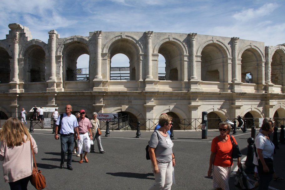 Bild: Das Amphitheater in Arles wurde um 90 nach Christus erbaut und faßte 20.000 Zuschauer