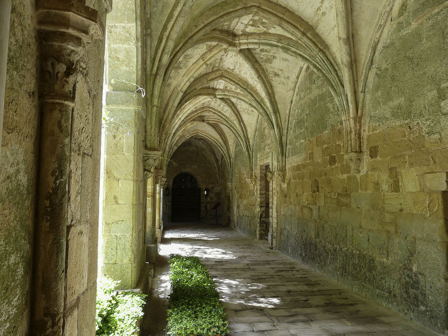 Bild: Kreuzgang in der Abbaye Saint-Marie de Fontfroide  