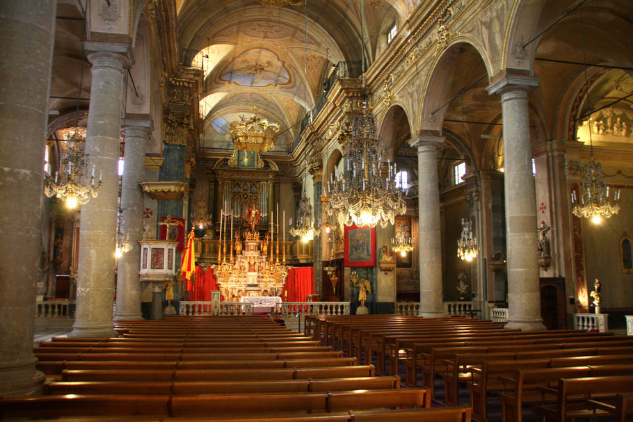 Bild: Im Innern der Basilique St.-Michel-Archange