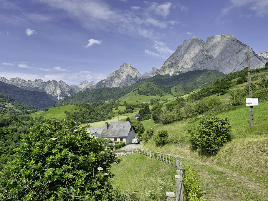 Bild: Blick von Lescun auf den Cirque de Lescun in den französischen Pyrenäen