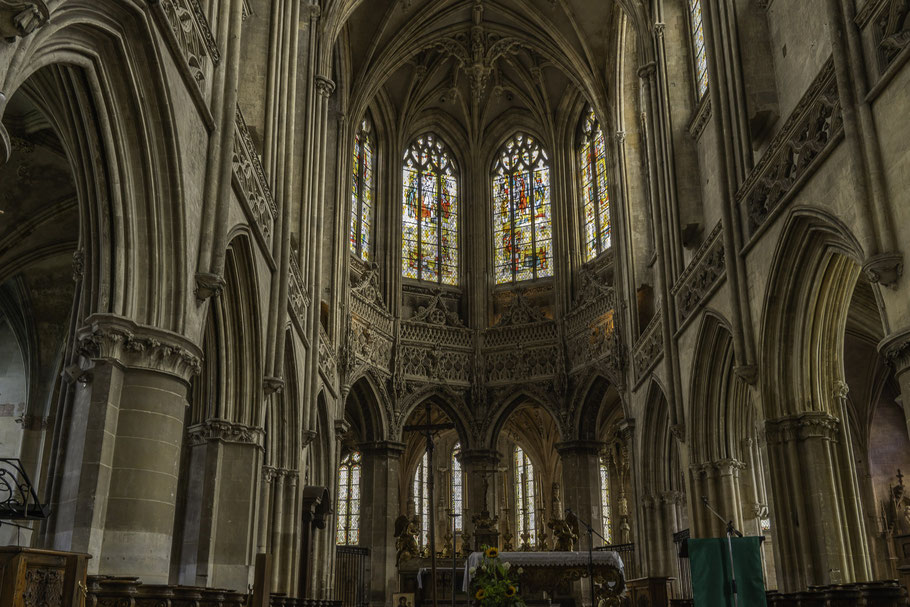 Bild: Der kunstvolle Chor mit Umgang in der Église Saint-Pierre de Caen