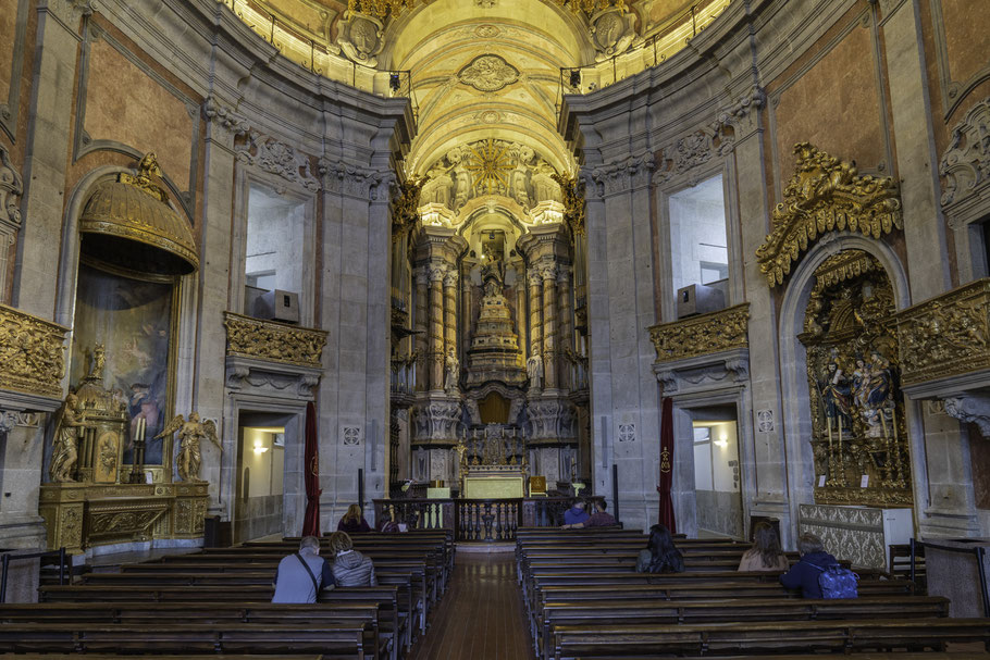 Bild: Blick in das Innere der Igreja dos Clérigos in Porto