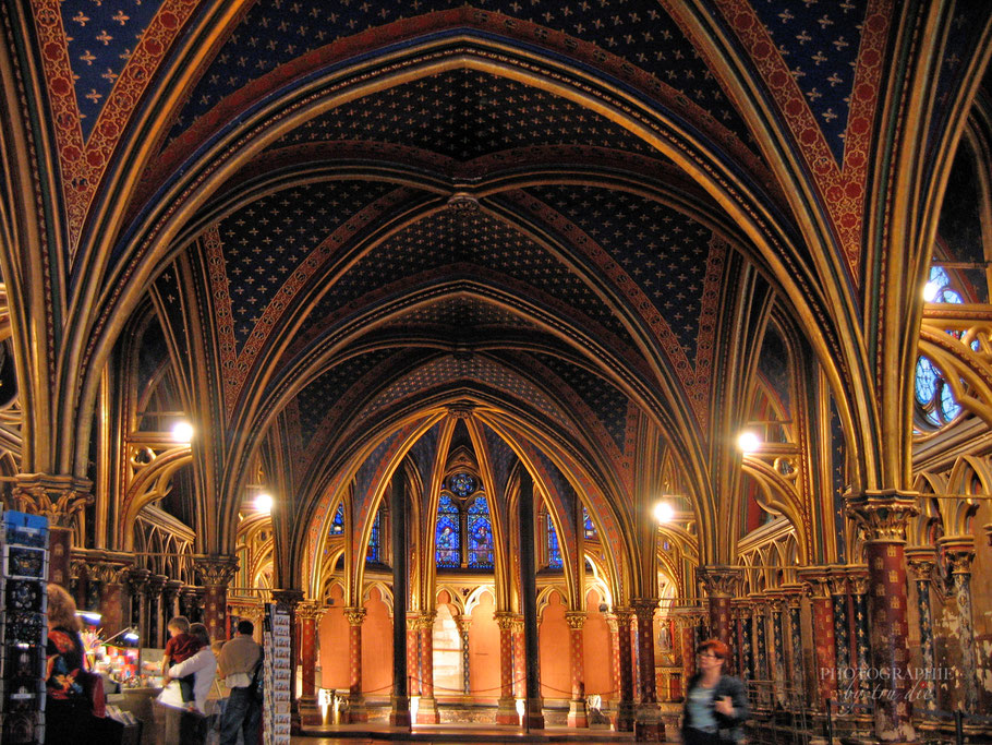 Bild: Unterkirche von Sainte-Chapelle in Paris