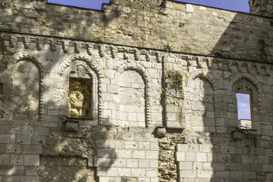 Bild: Mauern des Gästehauses der Abbaye de Jumièges
