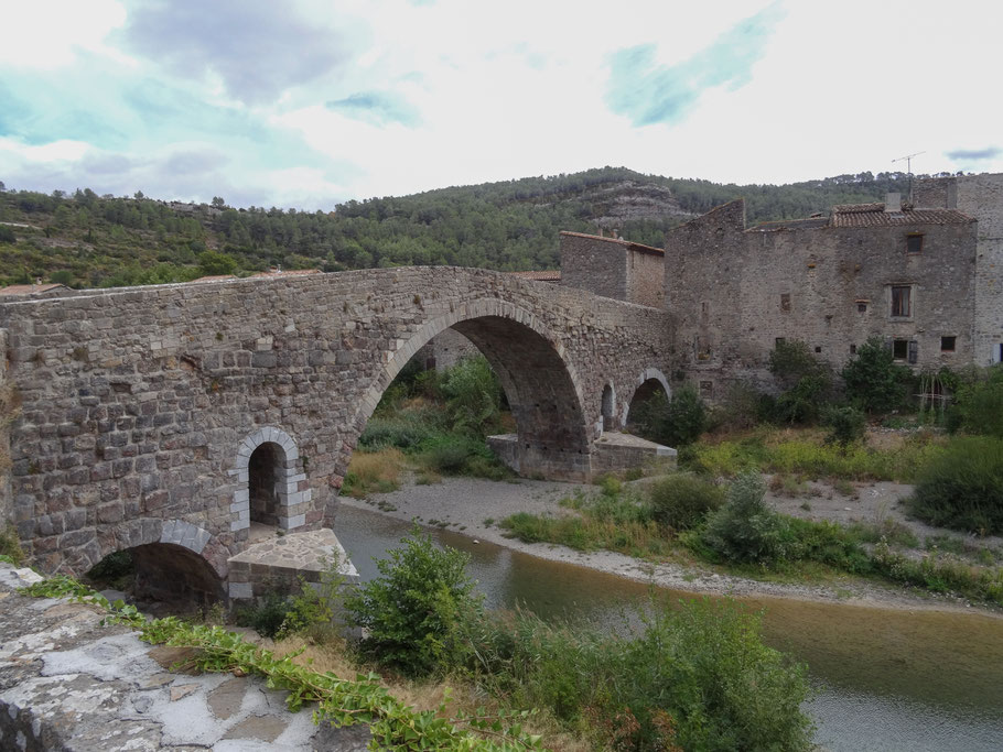 Bild: Pont de l`Alsou in Lagrasse bei einer Wohnmobilreise in Frankreich