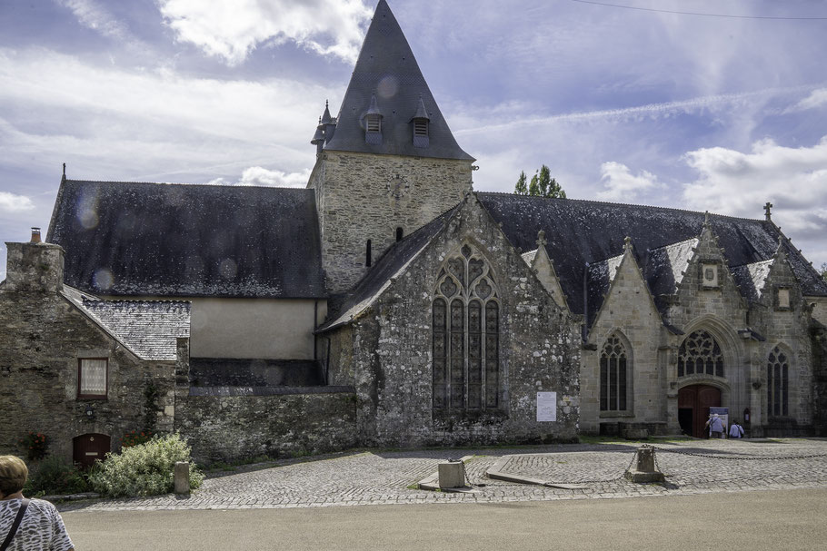 Bild: Blick auf die Église Note-Dame de la Tronchaye in Rochefort-en-Terre