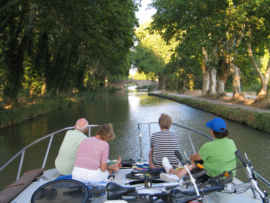 Bild: Mit dem Hausboot auf dem Canal du Midi 