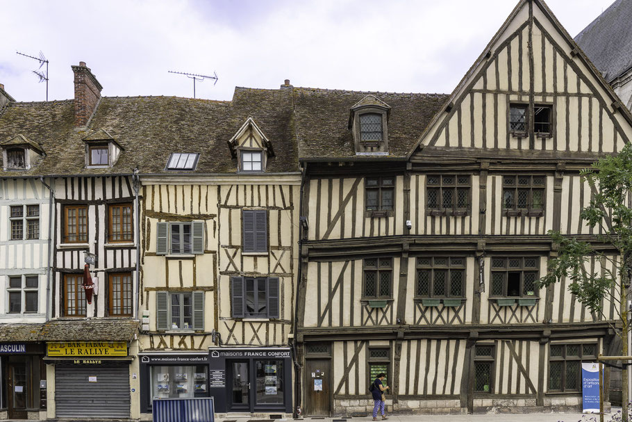 Bild: Fachwerkhäuser in der Rue Carnot in Vernon, Normandie