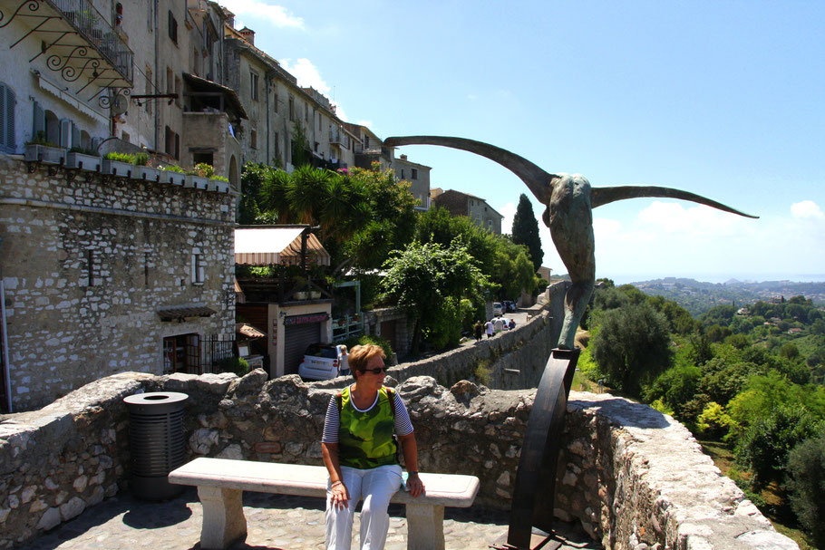 Bild: Aussichtspunkt in St.-Paul de Vence mit Denkmal