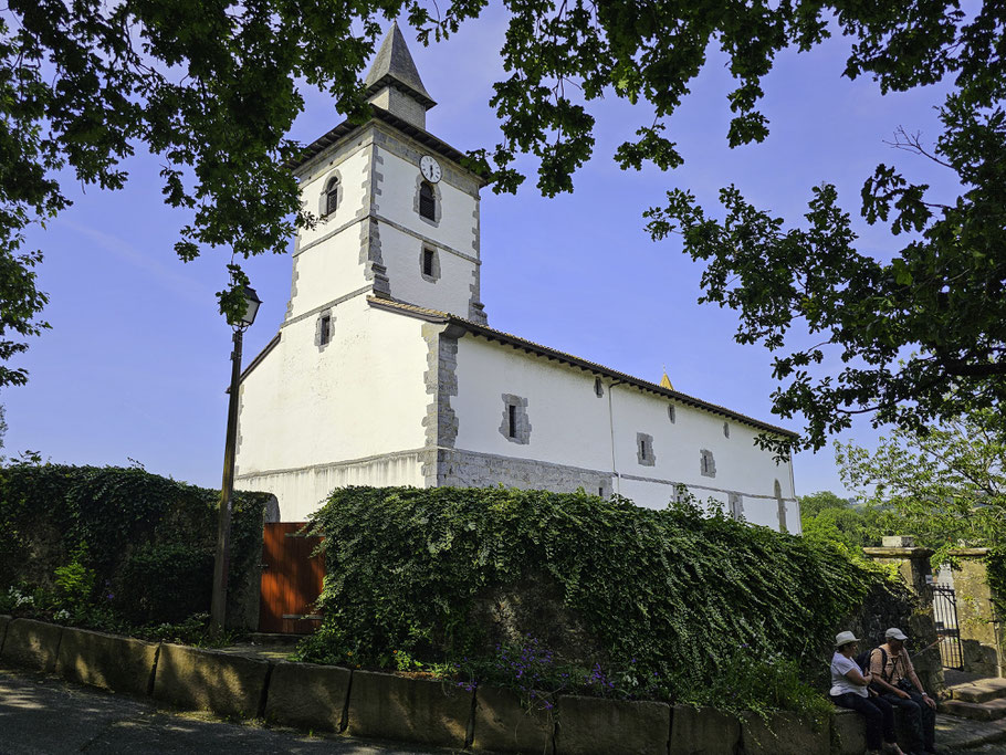 Bild: Die sehenswerte Église Saint-Fructueux aus dem 17. Jahrhundert in Itxassou, Baskenland in Frankreich
