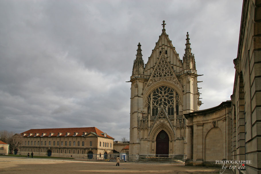 Bild: Westfassade der Sainte-Chapelle im Château de Vincennes in Paris