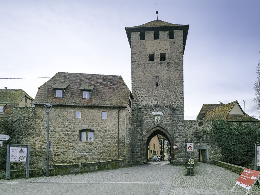 Bild: Eingang nach Dambach-la-Ville über la Porte d´Ebersheim aus dem Jahr 1323 