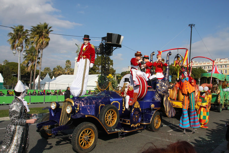 Bild: Blumencorso beim Karneval in Nice (Nizza)