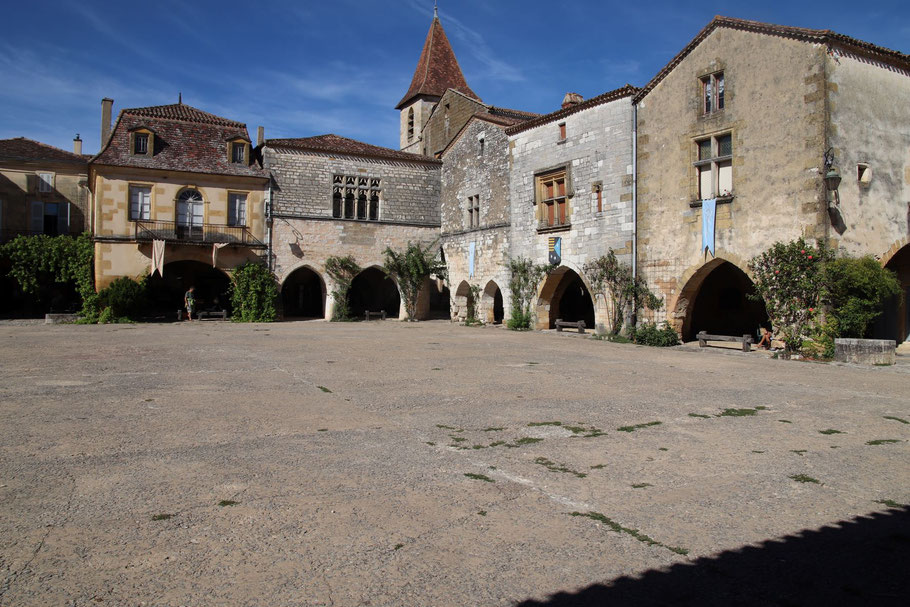 Bild: der Markplatz in Monpazier