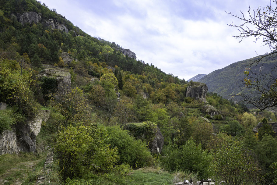 Bild: Wanderung zur Chapelle Notre-Dame in den Sandsteinformationen Les grès d’Annot in Annot