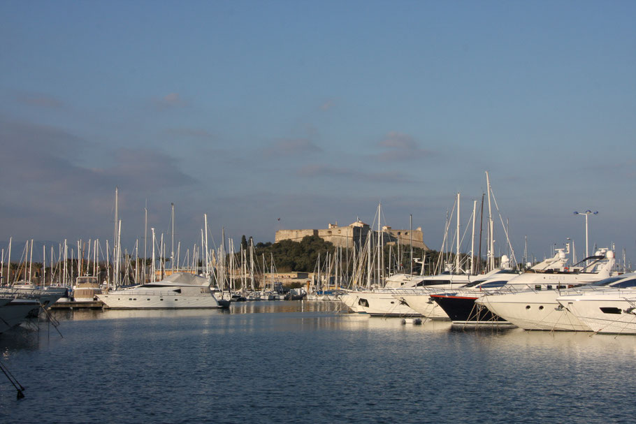 Bild: Blick auf Fort Carré in Antibes