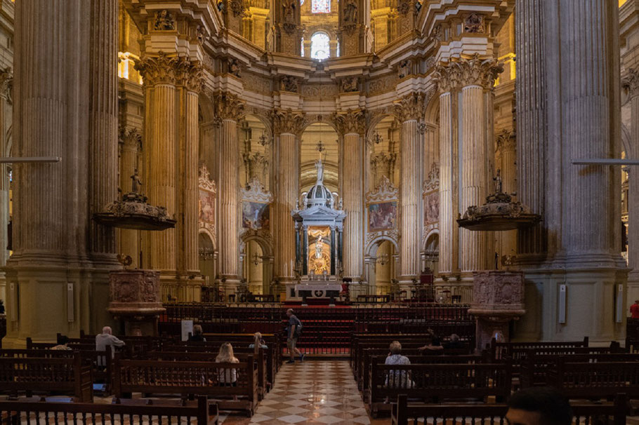 Bild: Der Chor mit Hochaltar in der Kathedrale "Catedral de la Encarnación" in Málaga