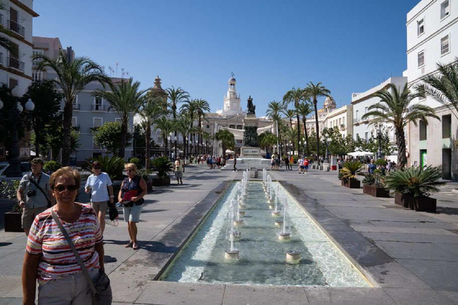Bild: Am Place de San Juan de Dios, im Hintergrund das Rathaus in Cádis