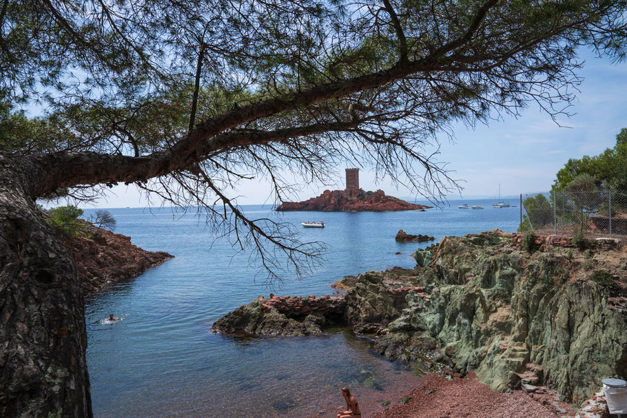 Bild: Blick au die Île d´Or am Cap Dramont,  Massif de l´Estérel