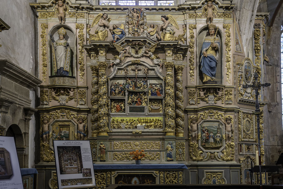 Bild: Retable de la Passion in der Kirche des umfriedeten Pfarrbezirkes in Lampaul-Guimiliau 