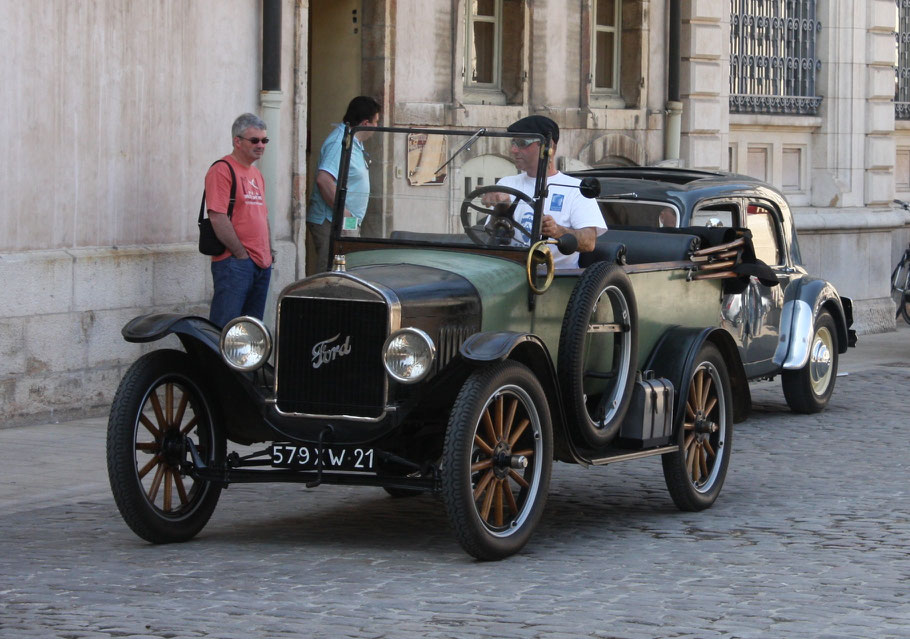 Bild: Oldtimer in Beaune