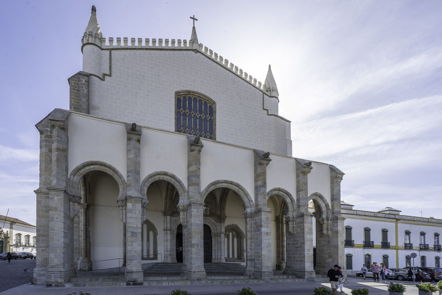 Bild: Eingang zur Igreja de São Francisco in Évora