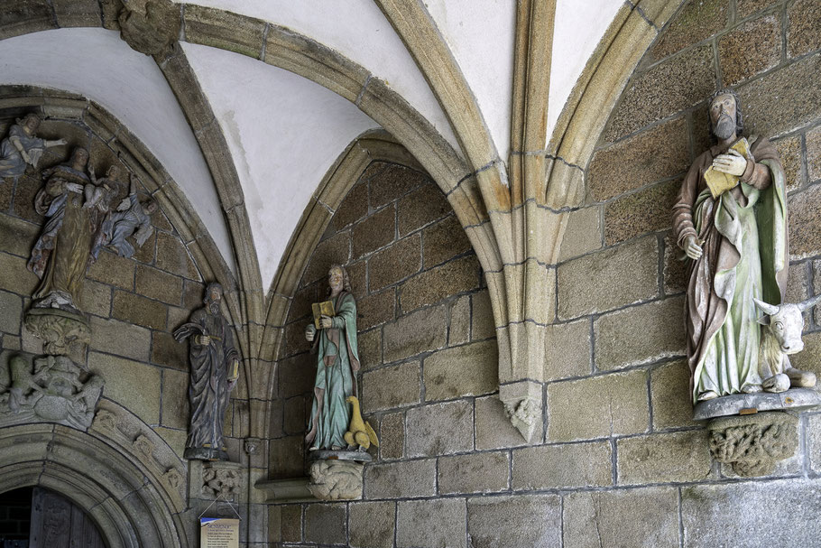 Bild: Eingang in die Chapelle Notre-Dame de la Clarté in Perros-Guirec  